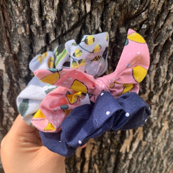 3-Set Scrunchies - Picture 3 of 3